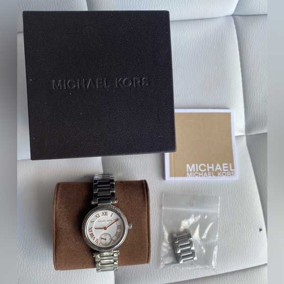 Michael Kors Watch - Picture 3 of 8